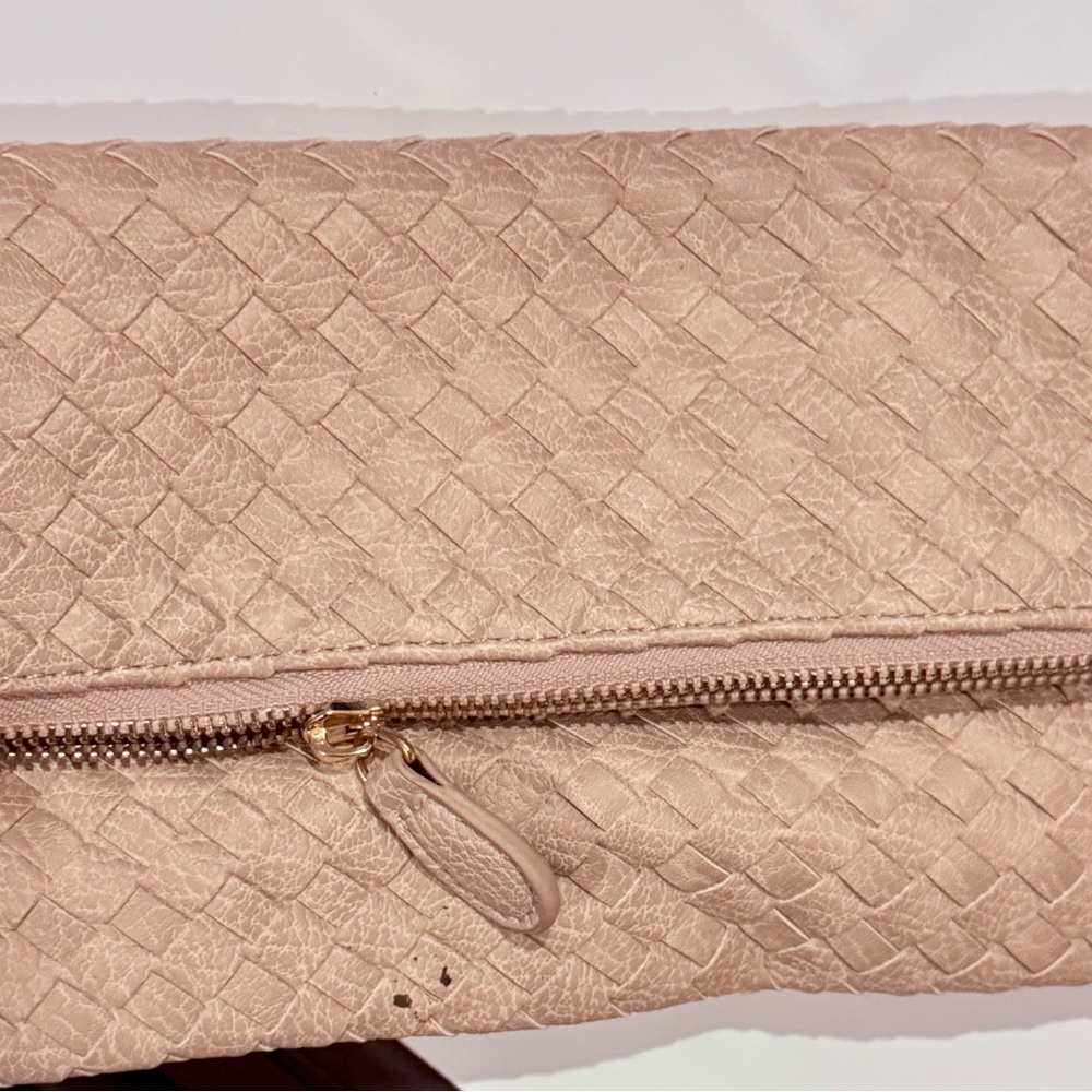Urban Expressions Woven Clutch in Soft Pink